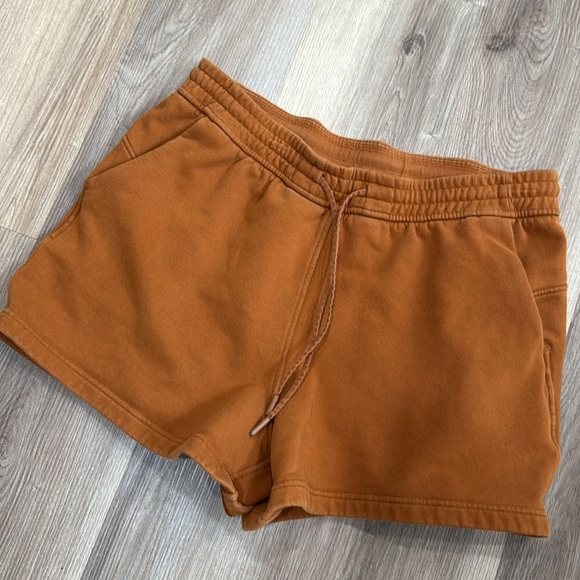 Lululemon Loungeful High-Rise Shorts 4"
Butternut Brown Size 14 or XL - Picture 4 of 10